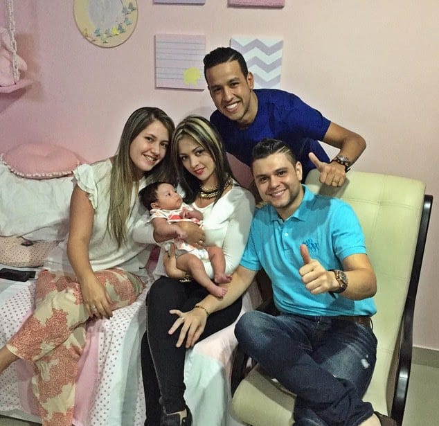 Luifer Cuello realiza visita a Martin Elias para conocer a su hija
