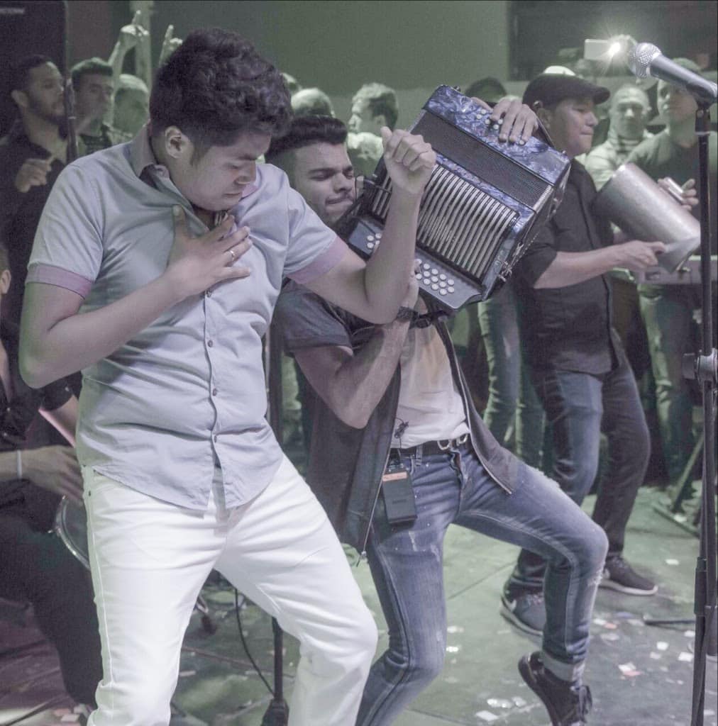 El artista Kanner Morales intoxicado con atún