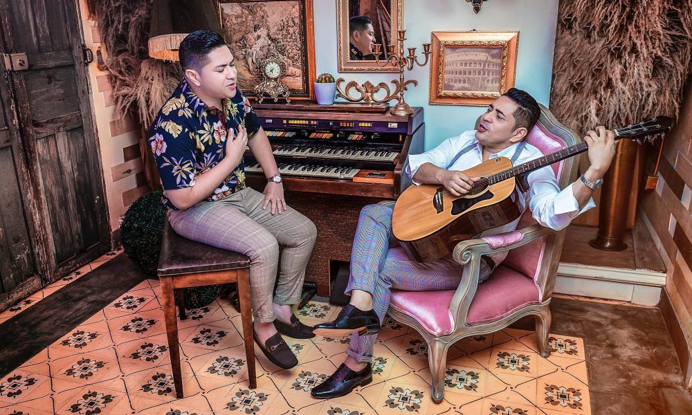 De antaño Roland y Cesar Valbuena